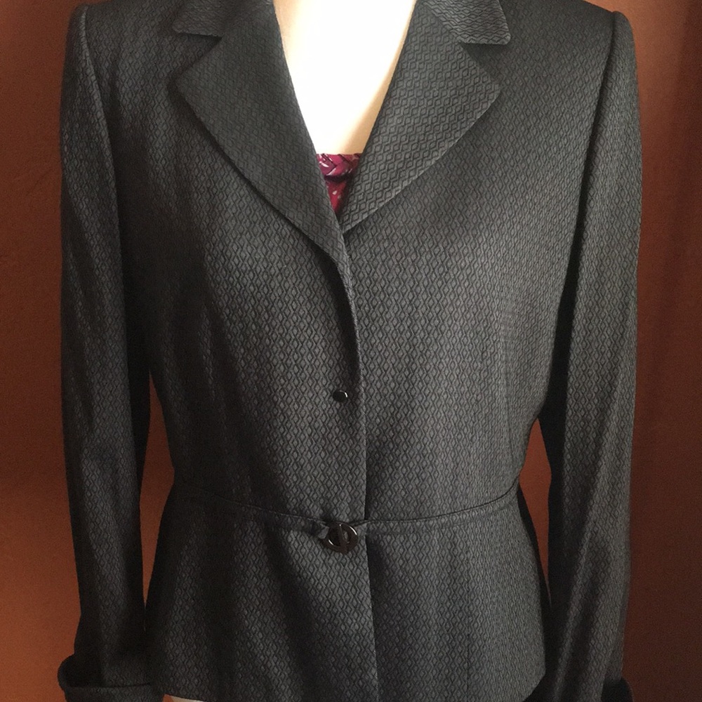 Tahari Front Clasp Fitted Blazer - Picture 2 of 16